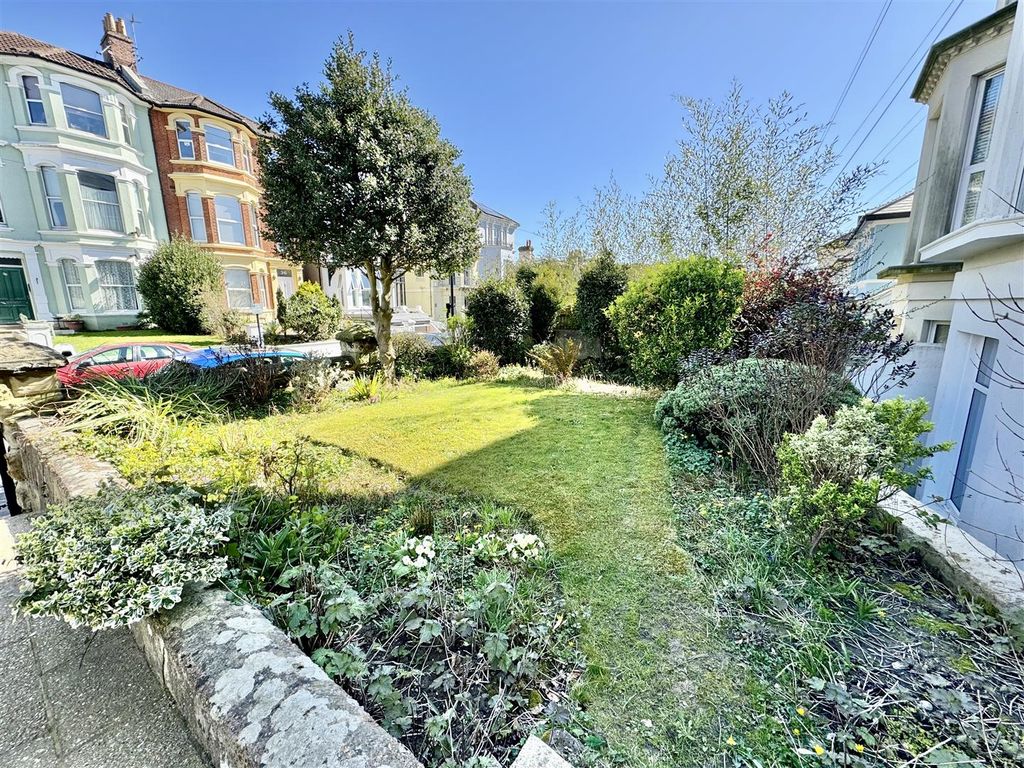 Property photo 2 of 18