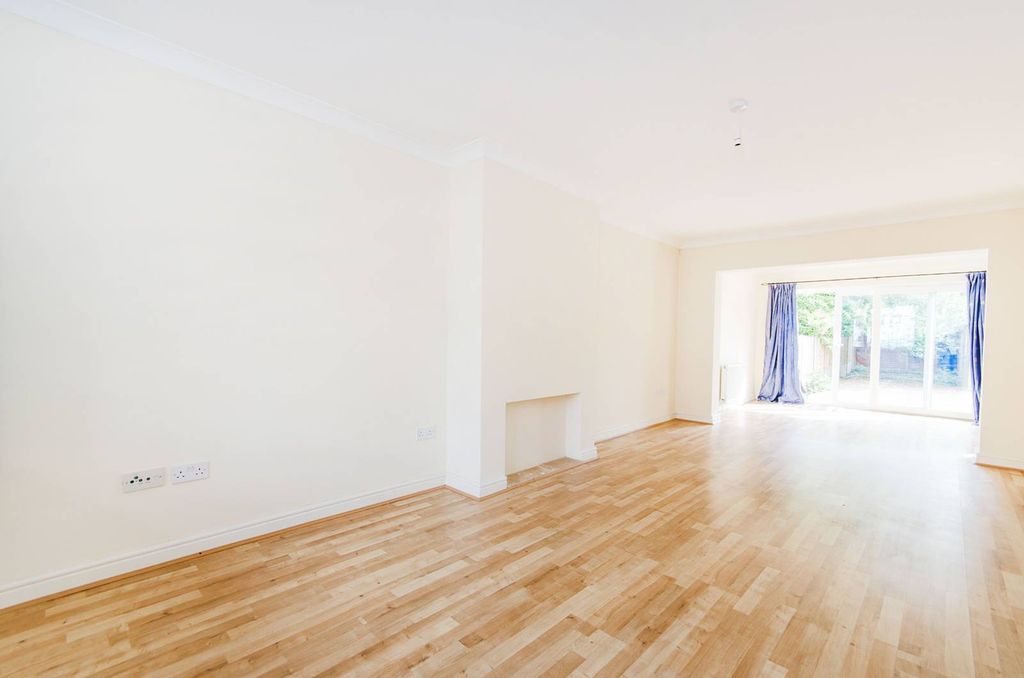 Property photo 3 of 8