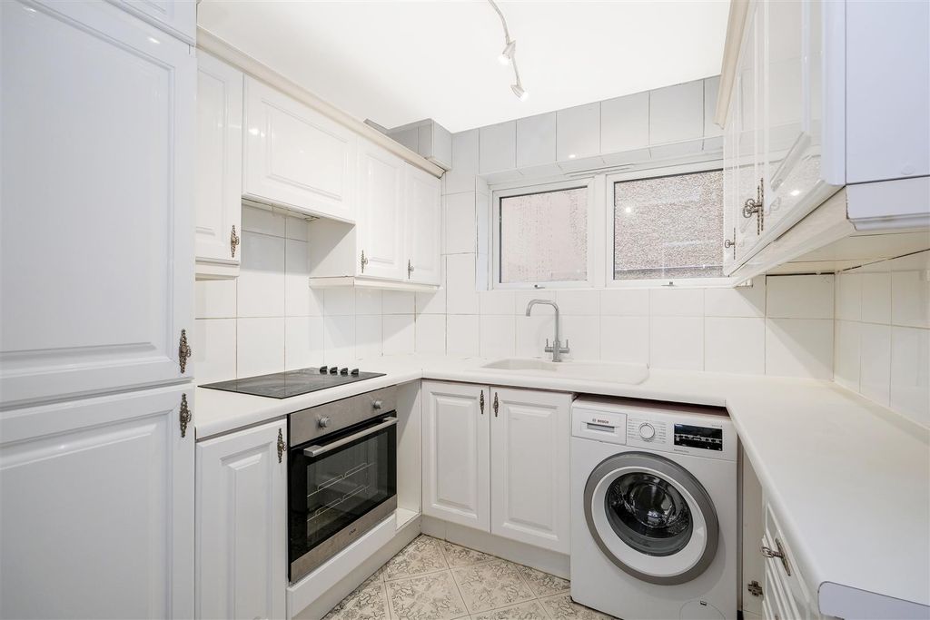 Property photo 3 of 17 5 Oakwood Hill-3.Jpg