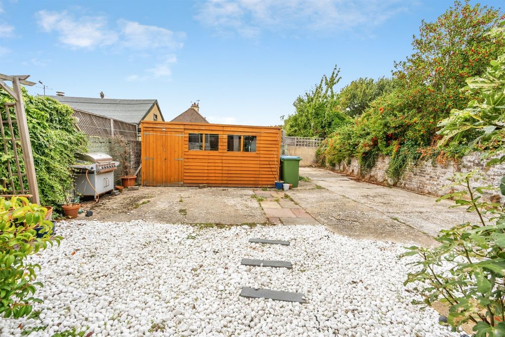 Property photo 2 of 11