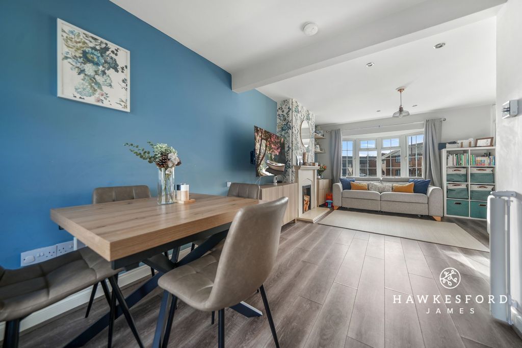 Property photo 3 of 13 Staple Close, Sittingbourne - Lounge/Diner