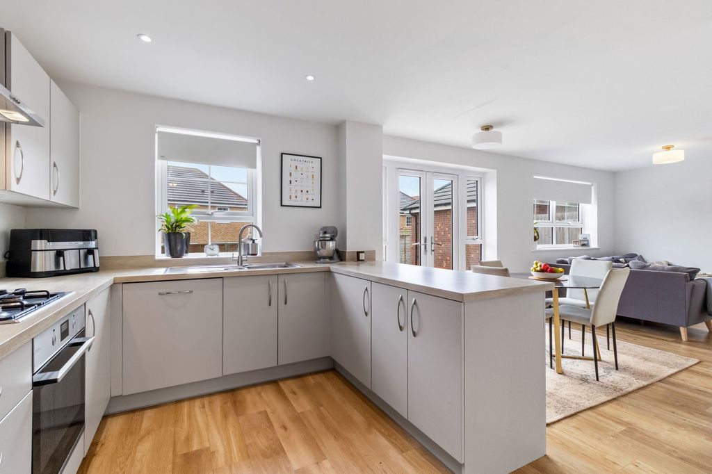 Property photo 3 of 24