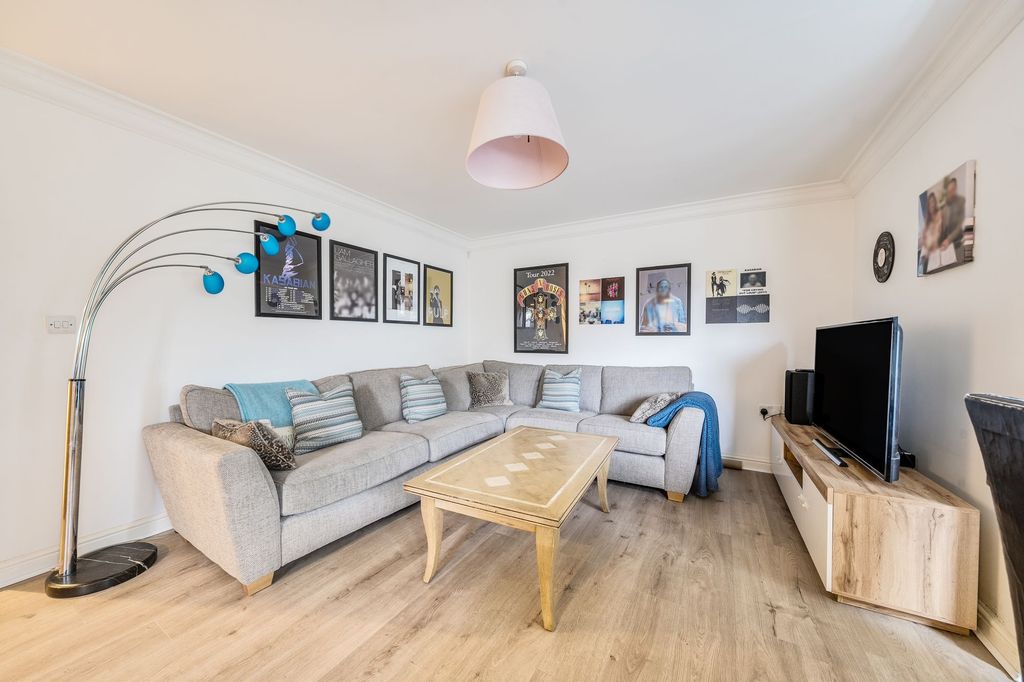 Property photo 2 of 11