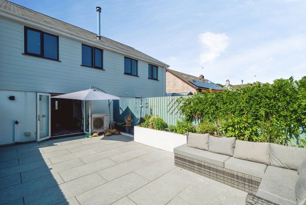 Property photo 2 of 16 Pbox-Img.Jpg