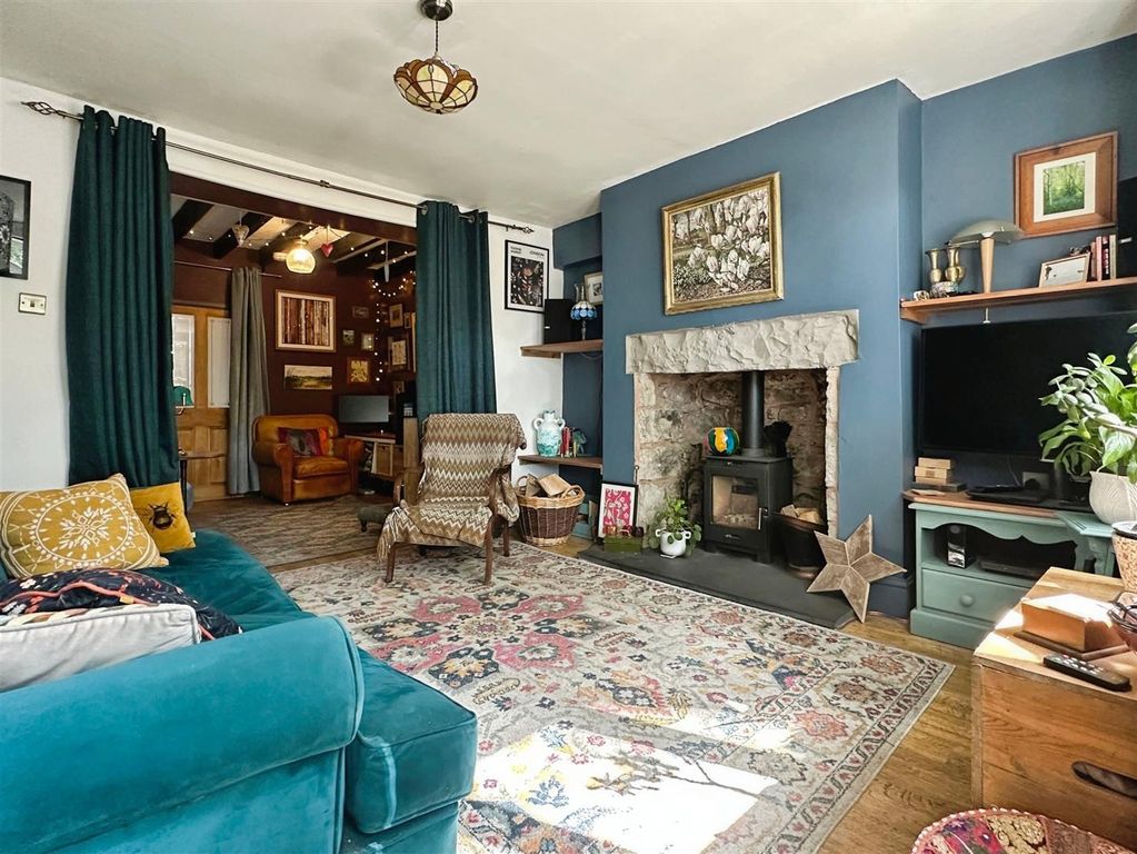 Property photo 2 of 17 Lounge.Jpg