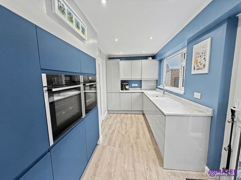 Property photo 2 of 21