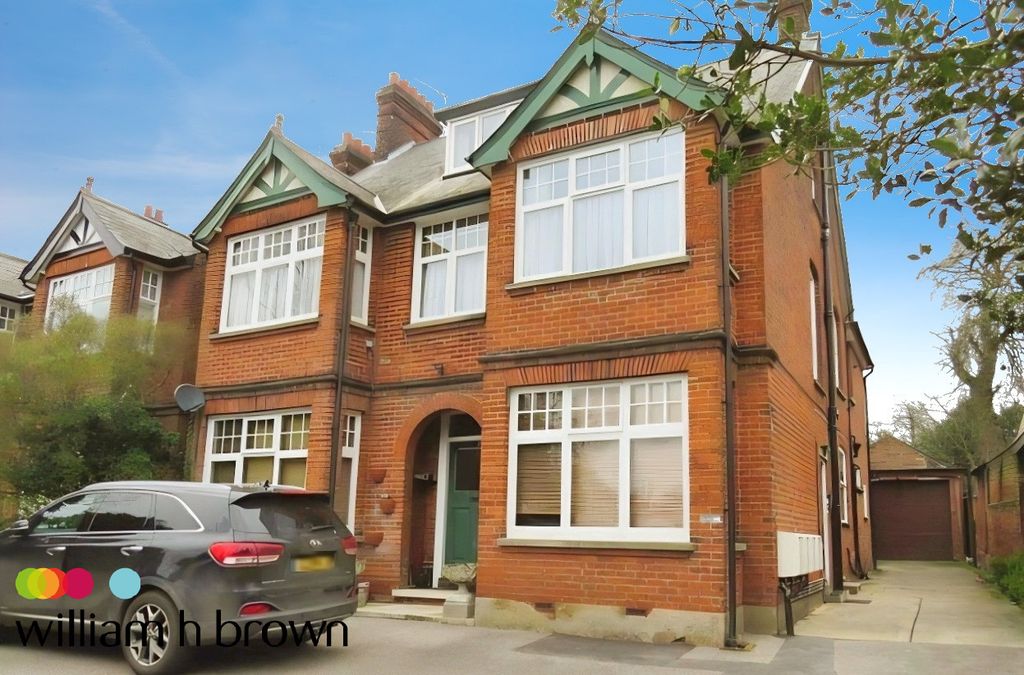 Property photo 1 of 9 Exterior