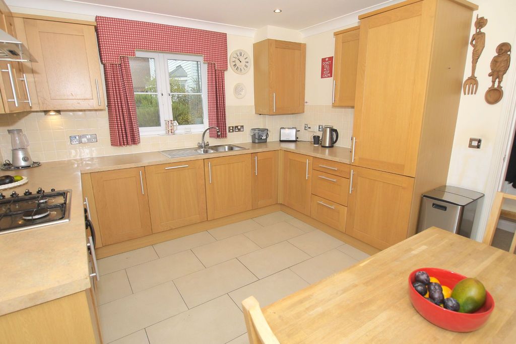 Property photo 3 of 11 Photograph 2