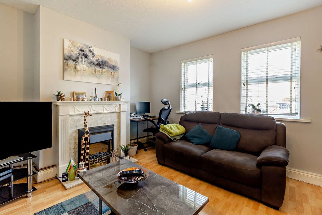 Property photo 3 of 23