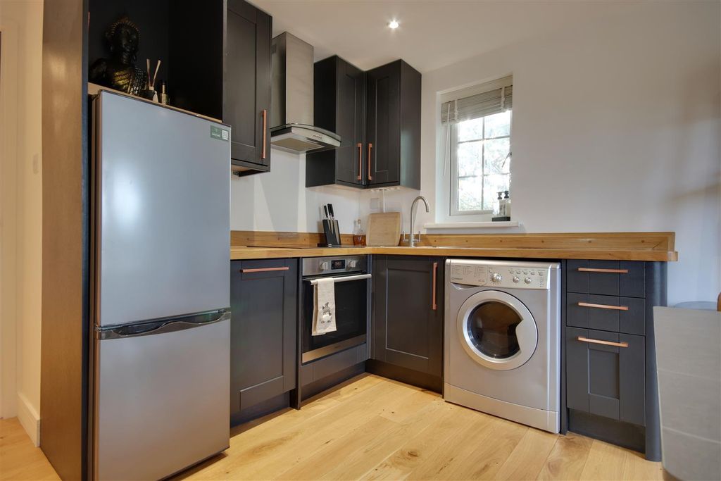 Property photo 3 of 7 Kitchen 3.Jpg