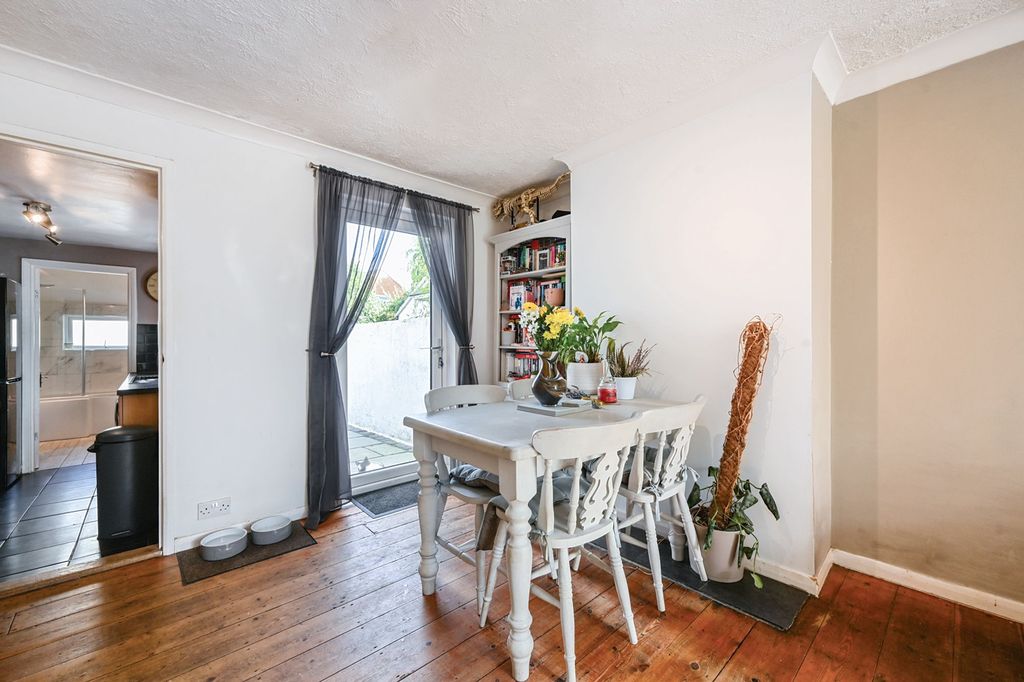 Property photo 3 of 17