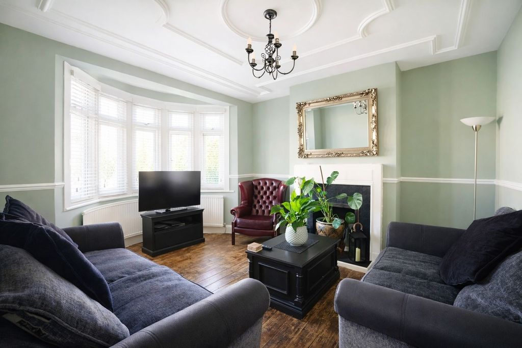 Property photo 2 of 21