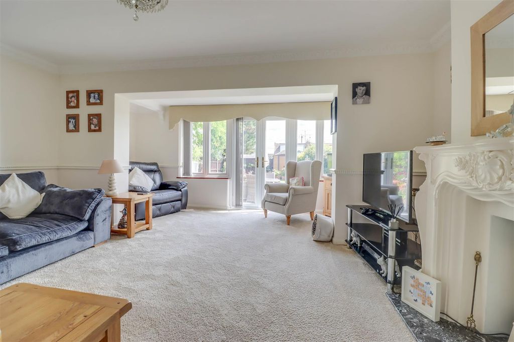 Property photo 3 of 28 35 Downham Road Inside-9.Jpg