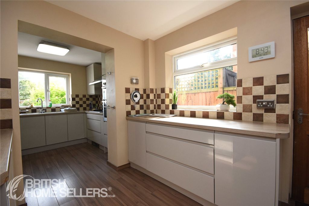 Property photo 3 of 34 Picture No. 53