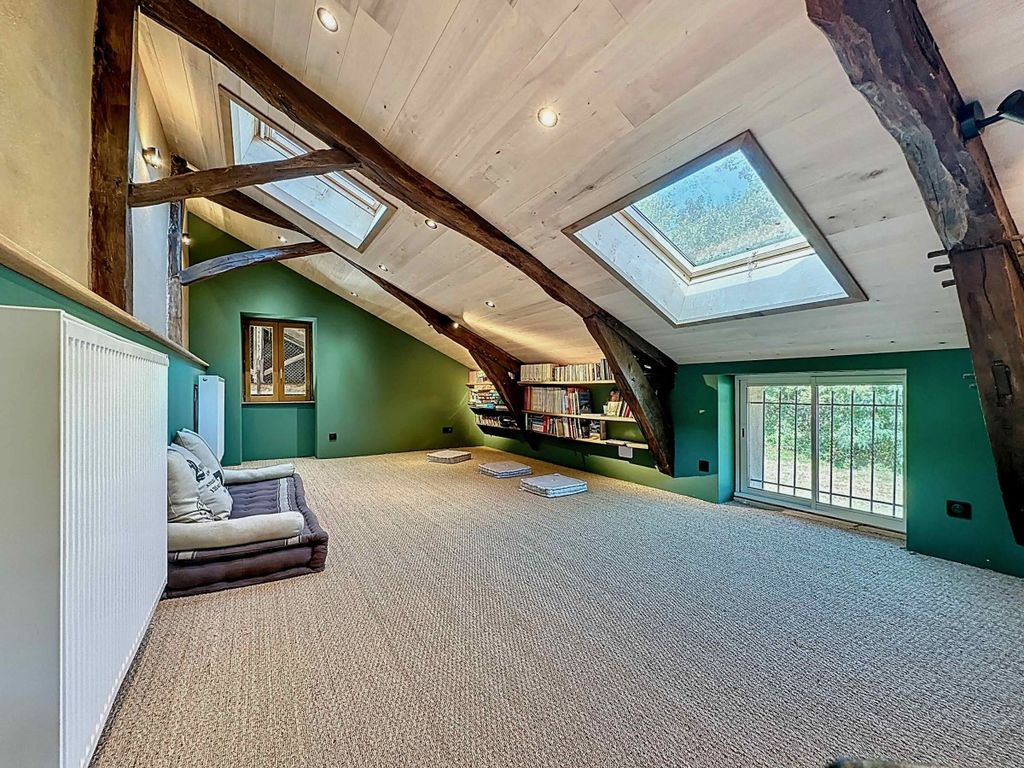 Property photo 2 of 35