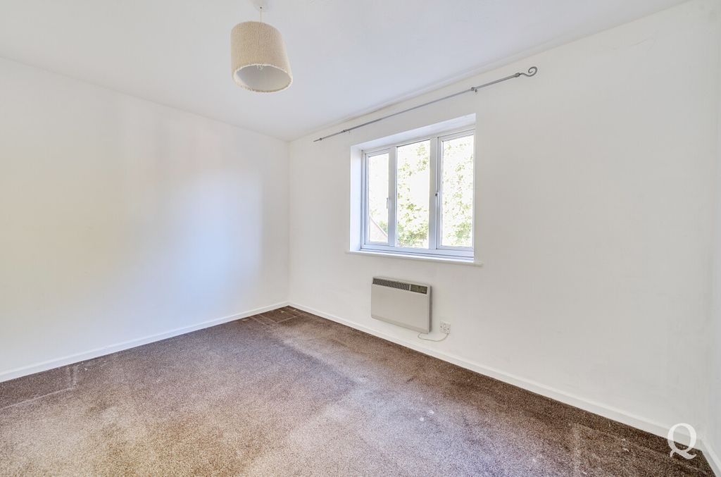 Property photo 2 of 17 E608497c-A354-40A...