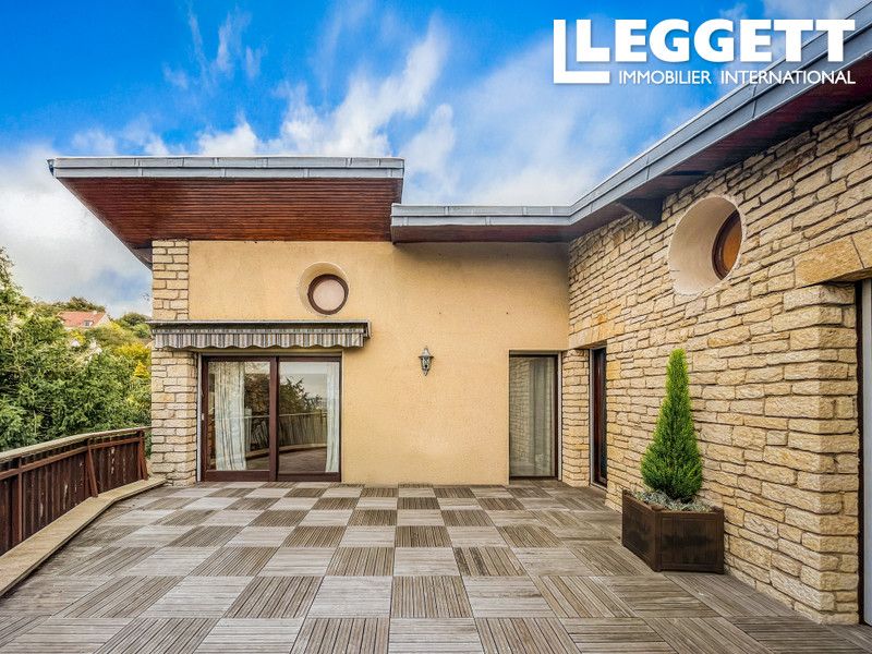 Property photo 1 of 10