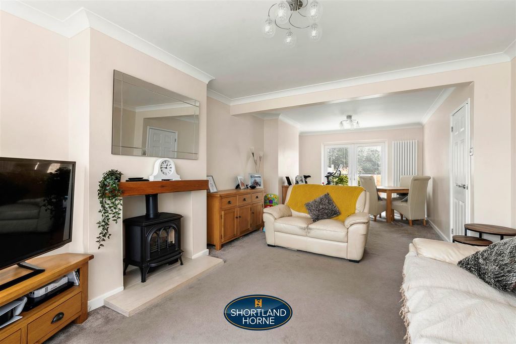 Property photo 3 of 25 26 Fivefield Rd Wm (16 Of 26).Jpg