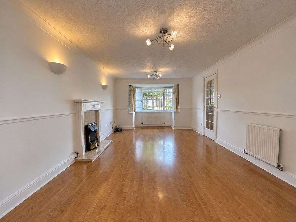 Property photo 2 of 9 Picture No. 12