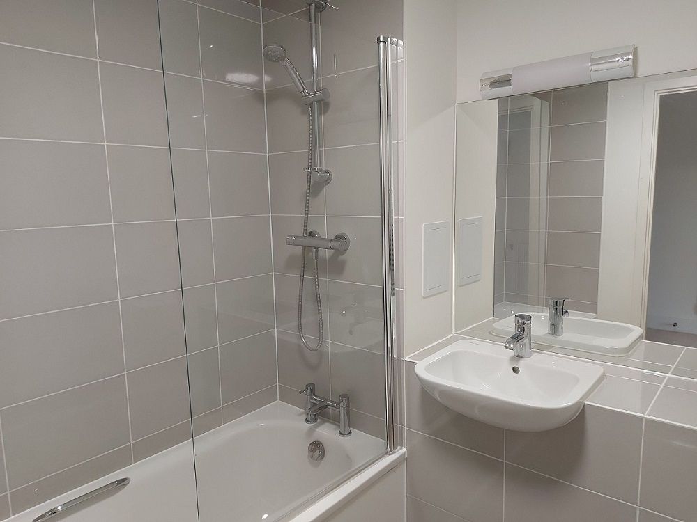 Property photo 3 of 9 Bathroom