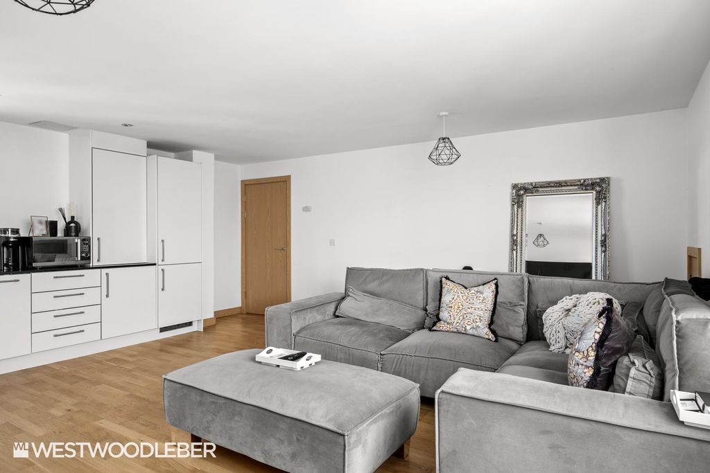 Property photo 3 of 14 Smeatoncourt_10.Jpg