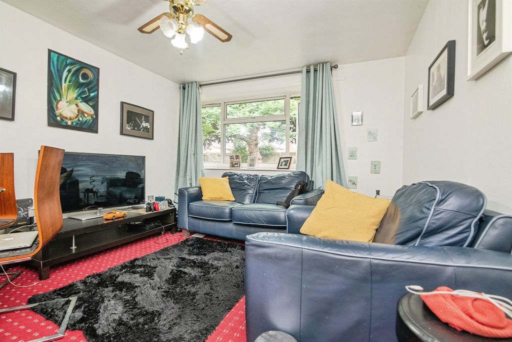 Property photo 2 of 10