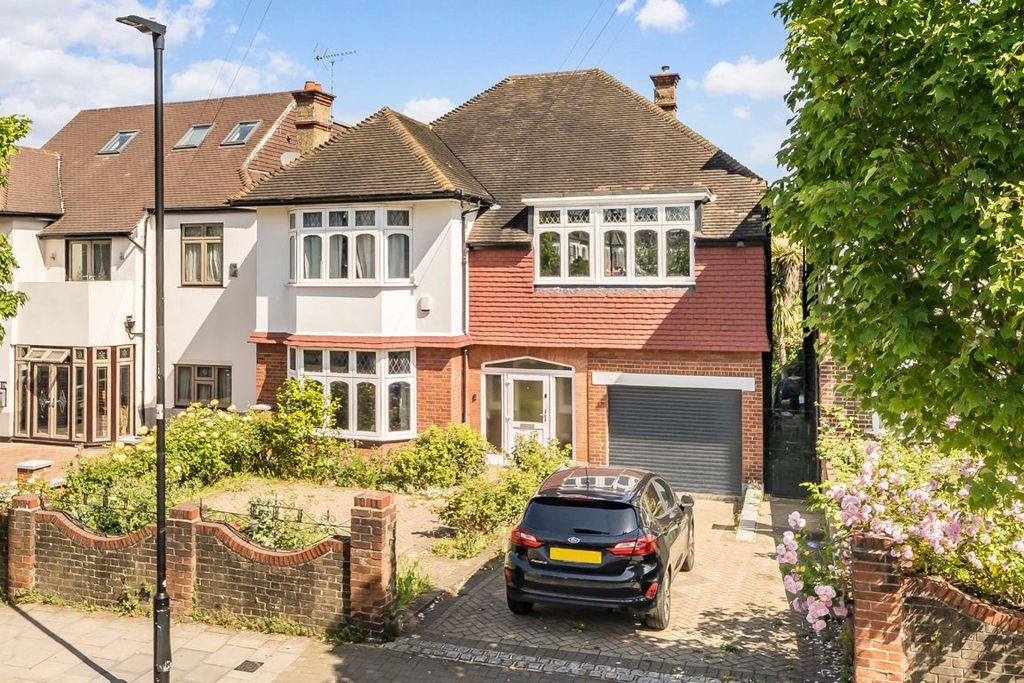 Property photo 1 of 8