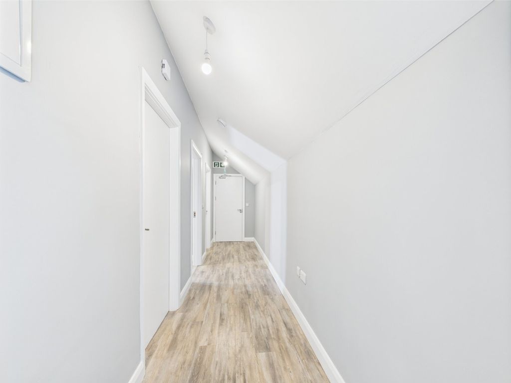 Property photo 3 of 46 Picture No. 09