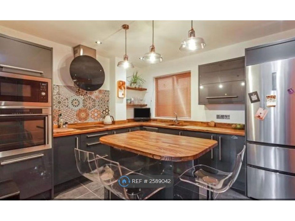 Property photo 2 of 5 Kitchen