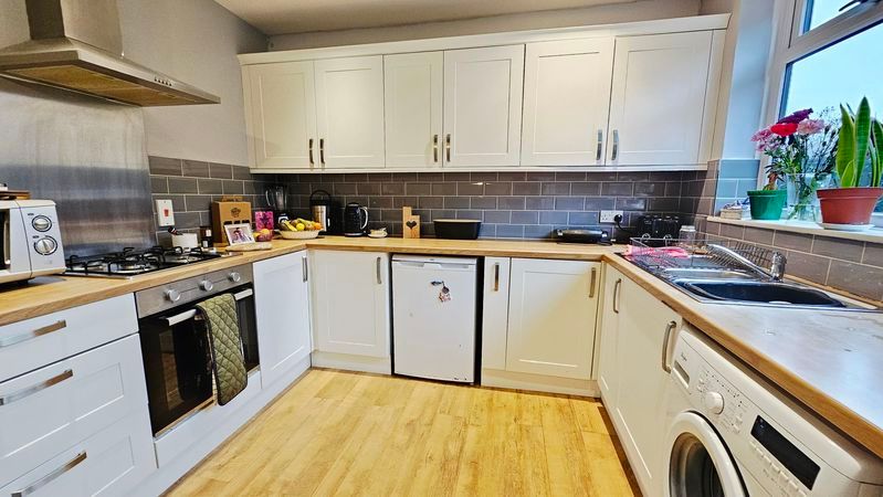 Property photo 2 of 16 Photo 6