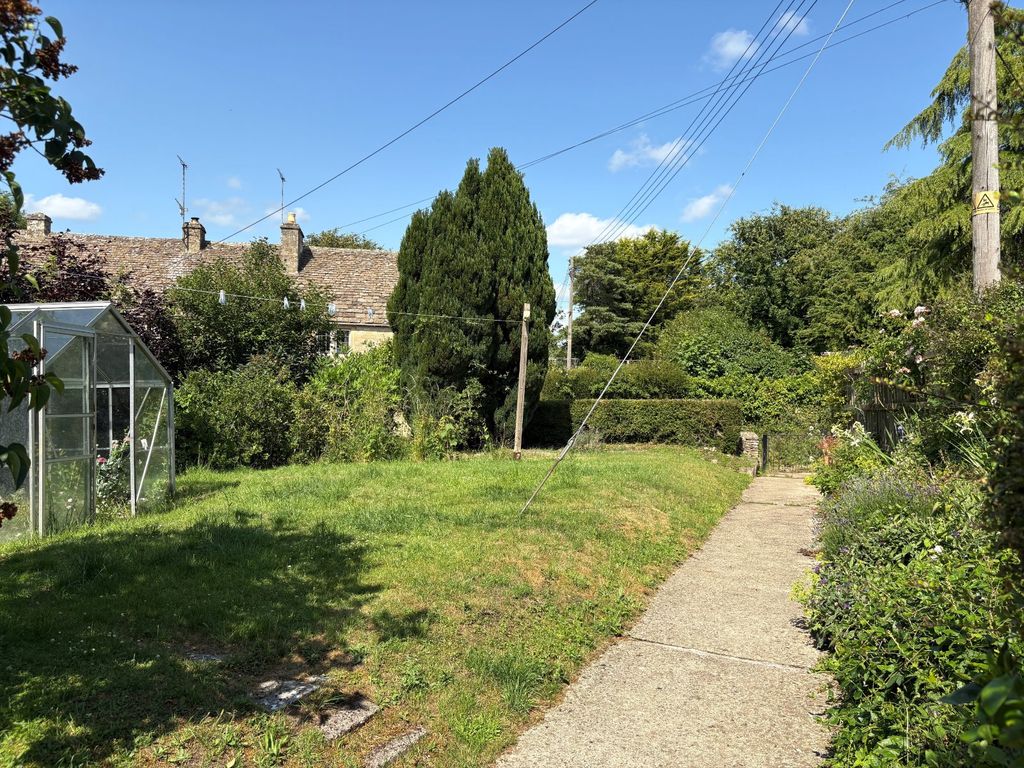 Property photo 2 of 16 Picture No. 25