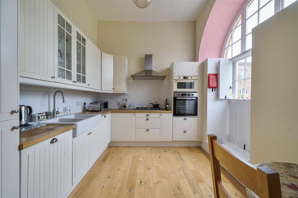 Property photo 3 of 13 Kitchen / Breakfast Room