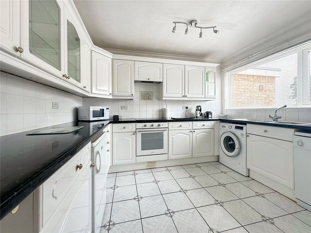 Property photo 2 of 12 Kitchen