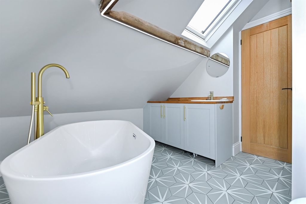 Additional image 20 of 6 bed detached house to rentVictoria Embankment NG2