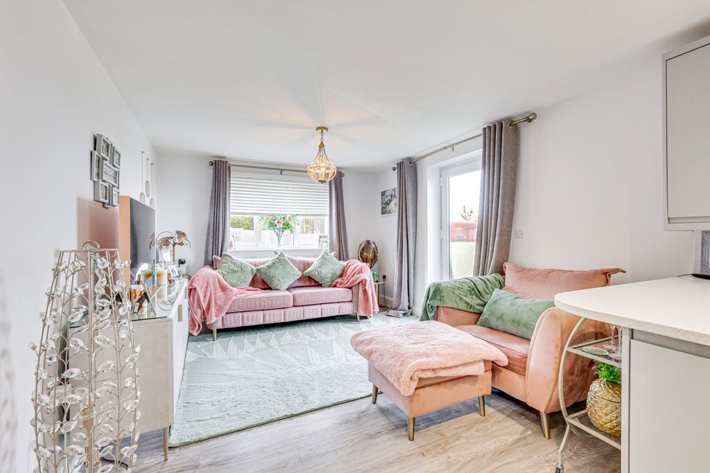 Property photo 3 of 18 4S6A0435-4S6A0441