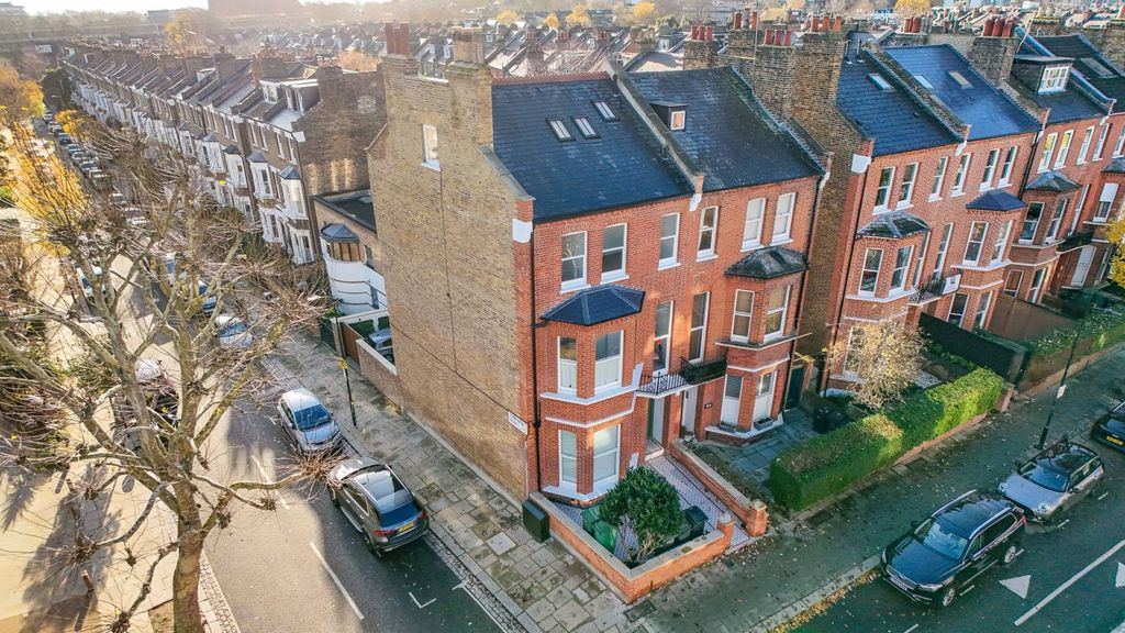 Property photo 2 of 8