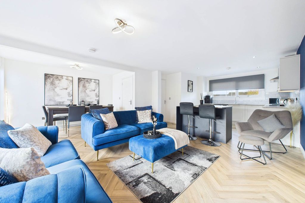 Property photo 1 of 32