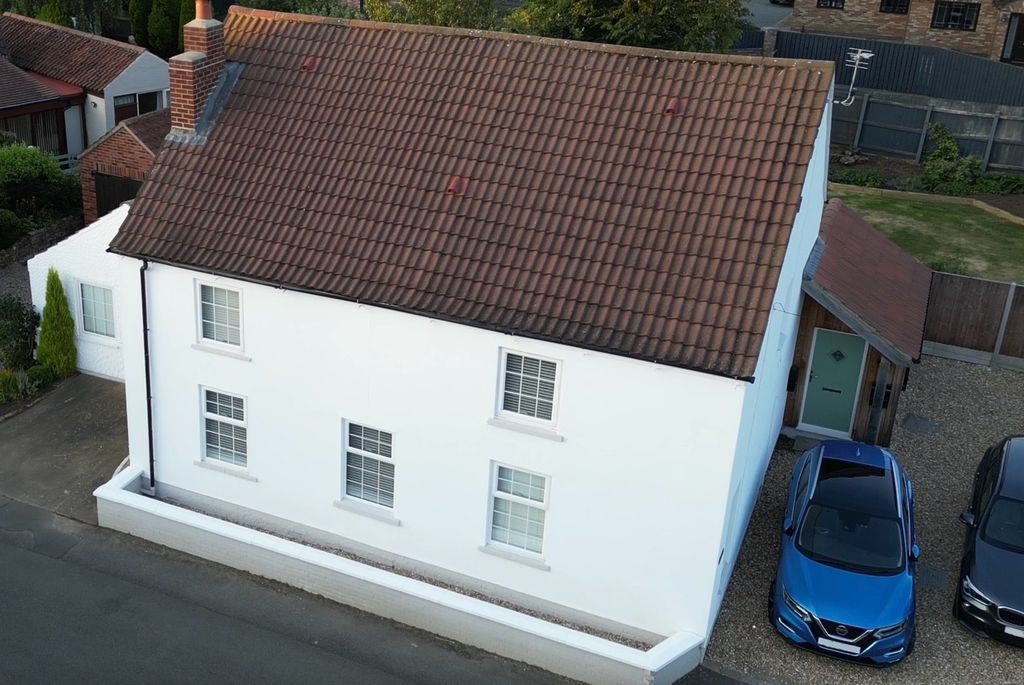 Property photo 2 of 25