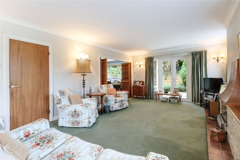 Property photo 2 of 13 Sitting Room