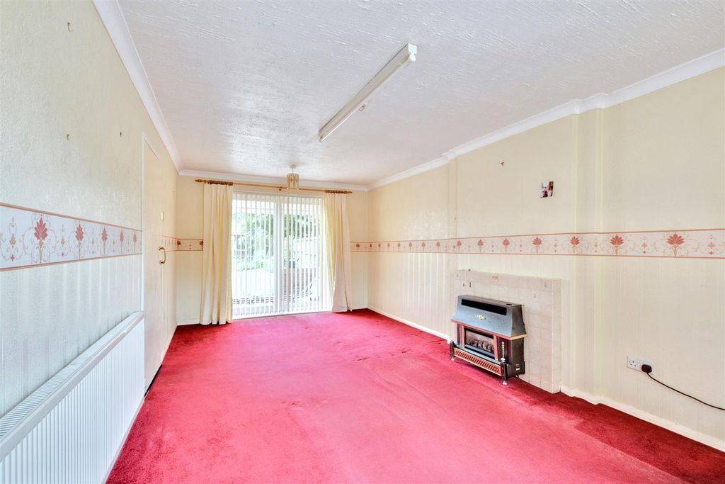 Property photo 2 of 19 Lounge_1.Jpeg