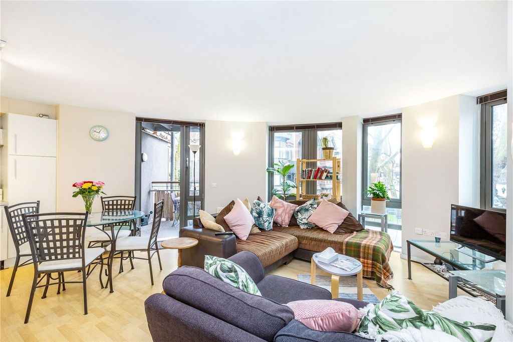 Property photo 2 of 12 Picture No. 16