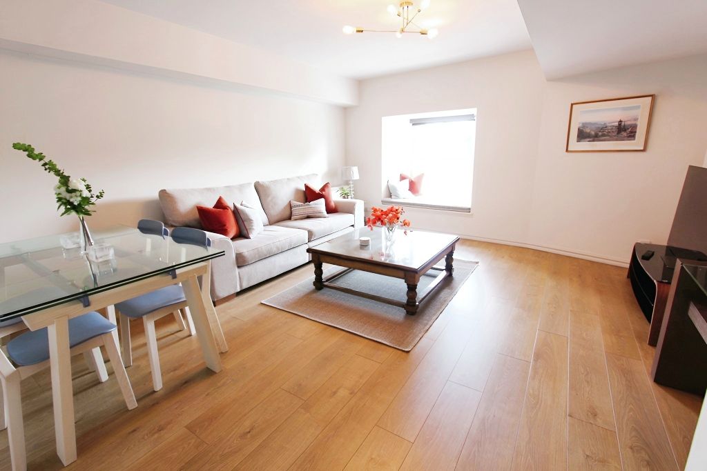 Property photo 1 of 14 Lounge