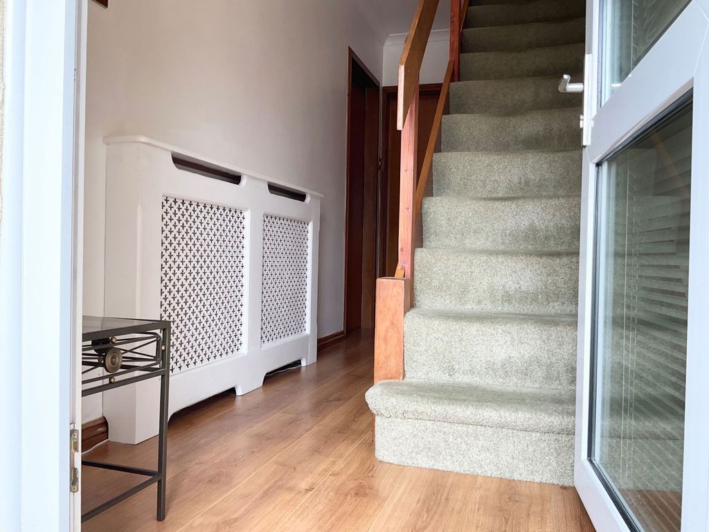 Property photo 2 of 25