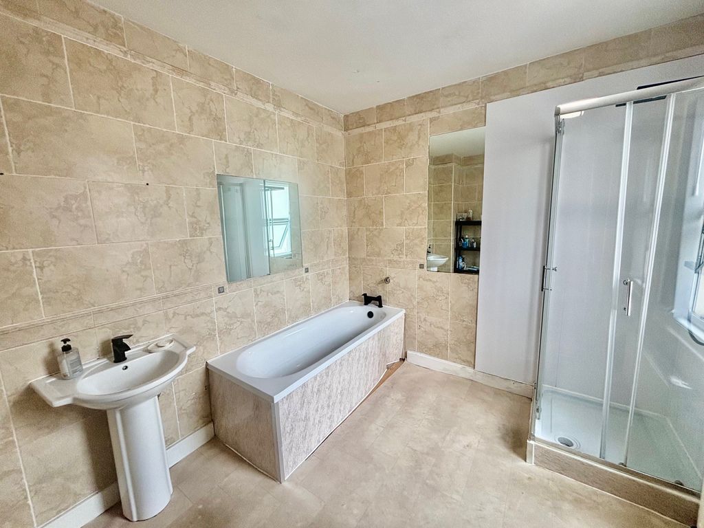 Property photo 3 of 4