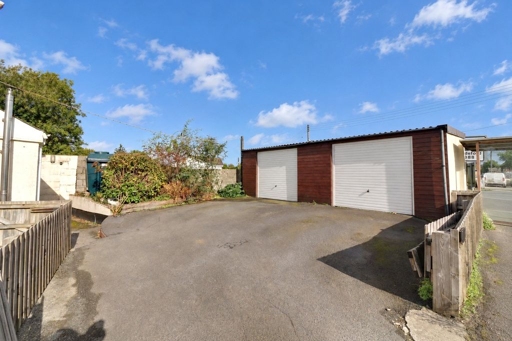 Property photo 2 of 14 Picture No. 13