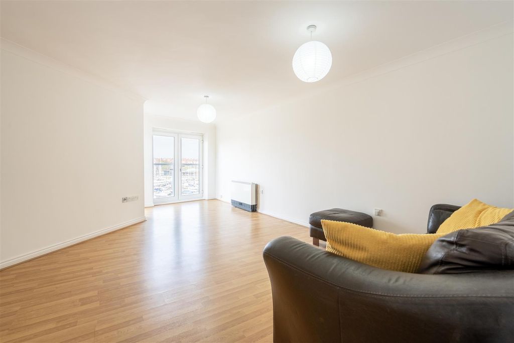 Property photo 3 of 6 Living Room