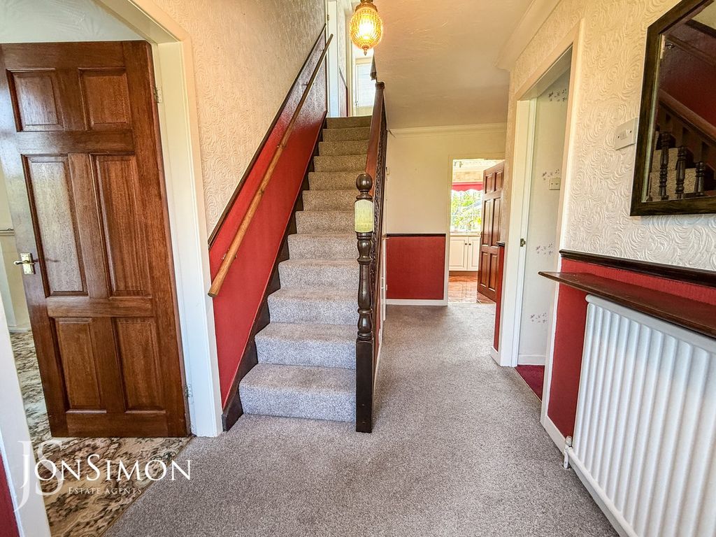 Property photo 3 of 27