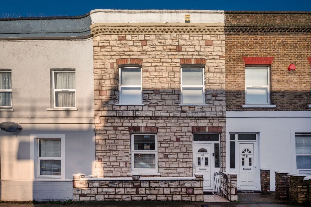 Property photo 1 of 12 4810382