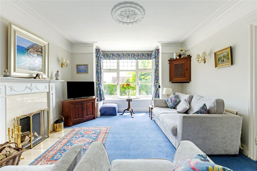 Property photo 3 of 19 Sitting Room