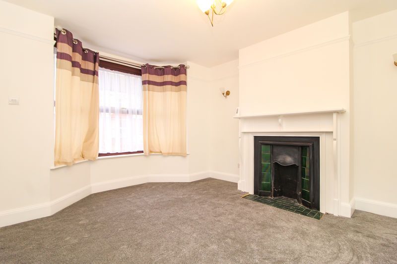 Property photo 3 of 17 Lounge